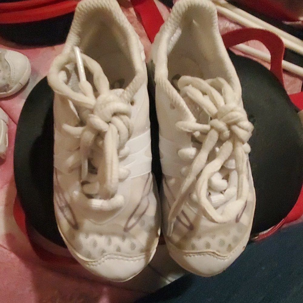 Cheerleading shoes